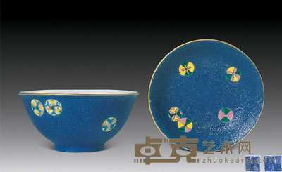 清乾隆 蓝地粉彩皮球花纹盘、碗（二件） 直径15.5cm